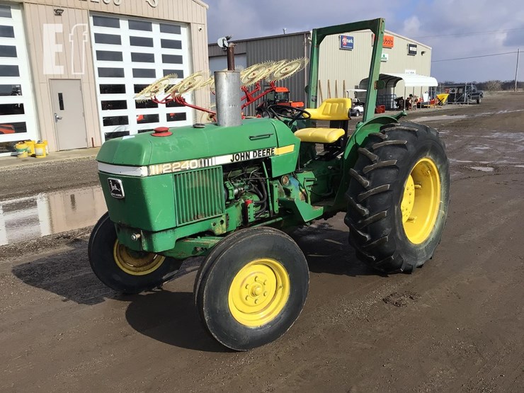 1981-john-deere-2240-image-1