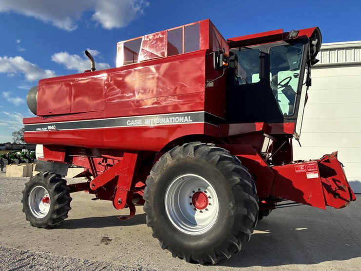 1992-case-ih-1640-image-1
