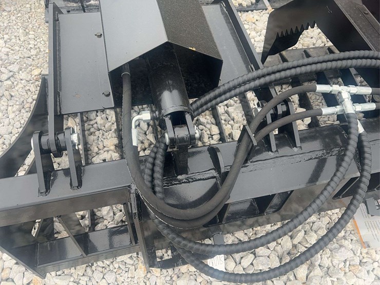 skid-steer-hollow-wood-grapple-image-9