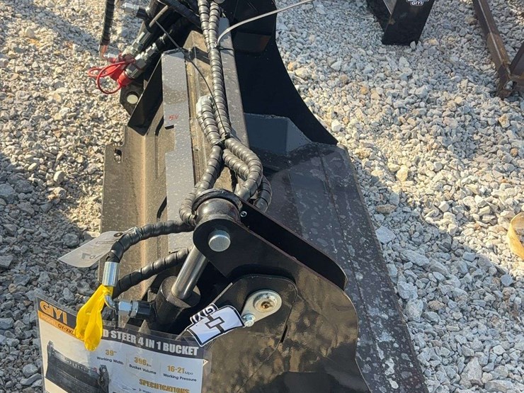 mini-skid-steer-4-in-1-bucket-image-8