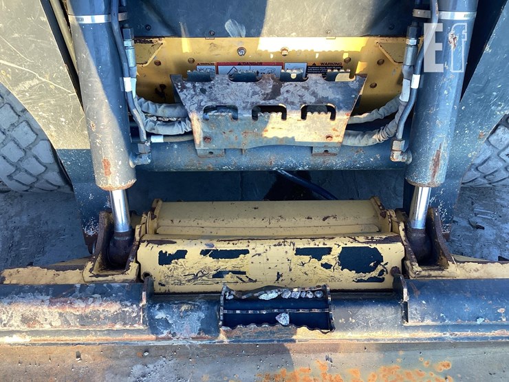 2021-deere-325g-image-10