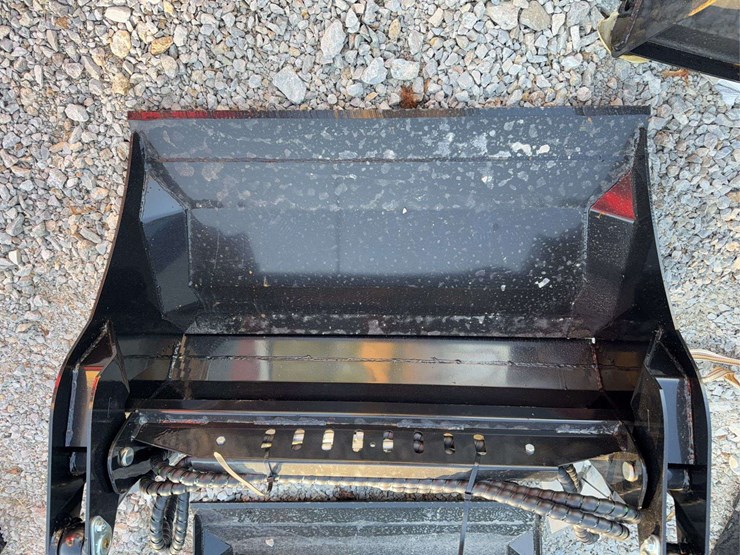 mini-skid-steer-4-in-1-bucket-image-3