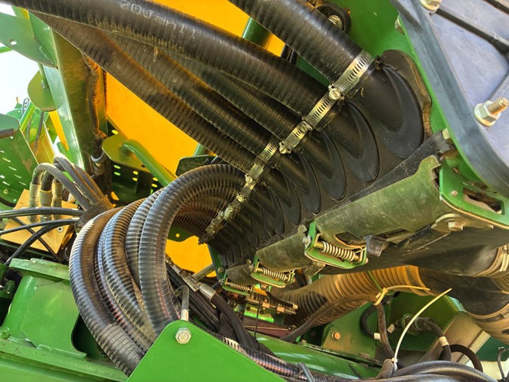 2011-john-deere-1790-image-56