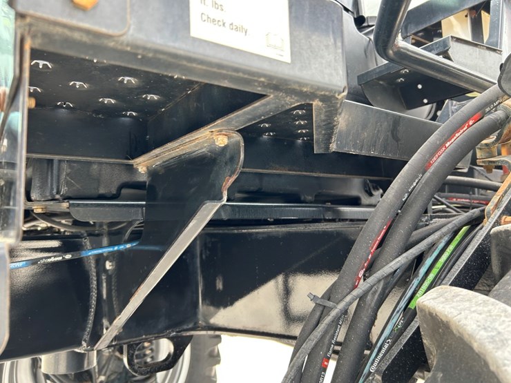 2014-case-ih-3200b-image-102