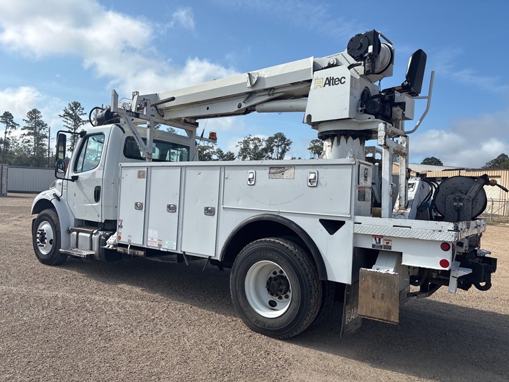 #24576-•-2016-freightliner-image-4