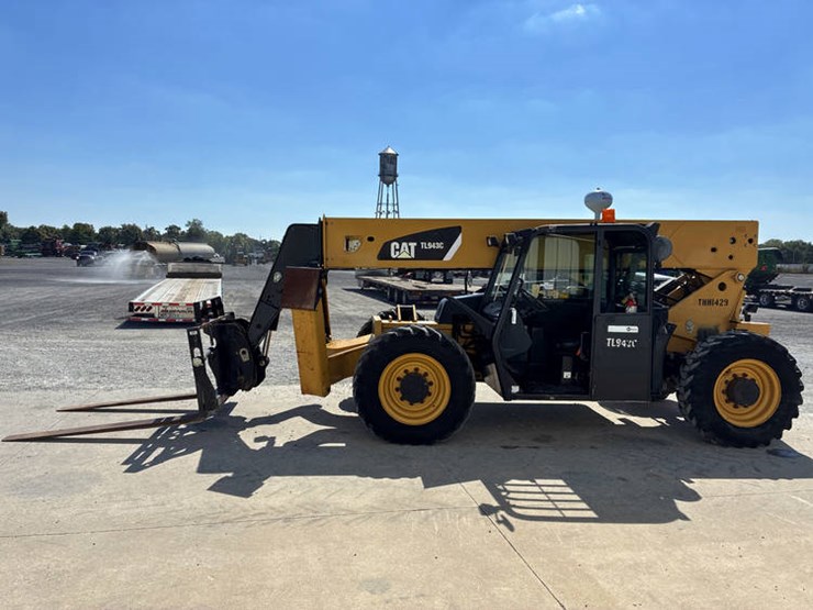 2015-caterpillar-tl943c-image-7