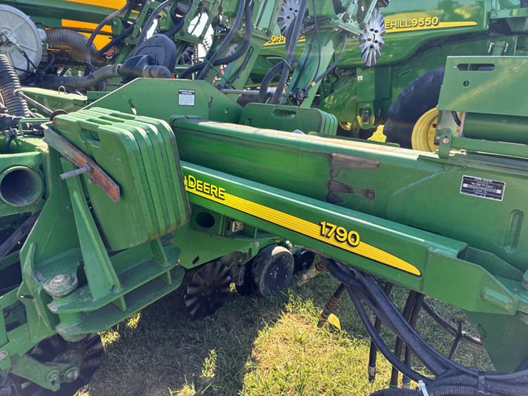 2011-john-deere-1790-image-58