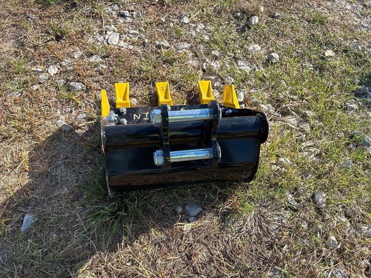 2025-iranch-16in-excavator-bucket-image-2