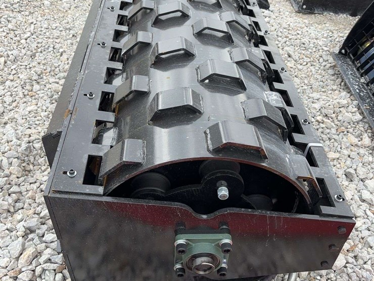 skid-steer-hydraulic-compaction-wheel-image-5