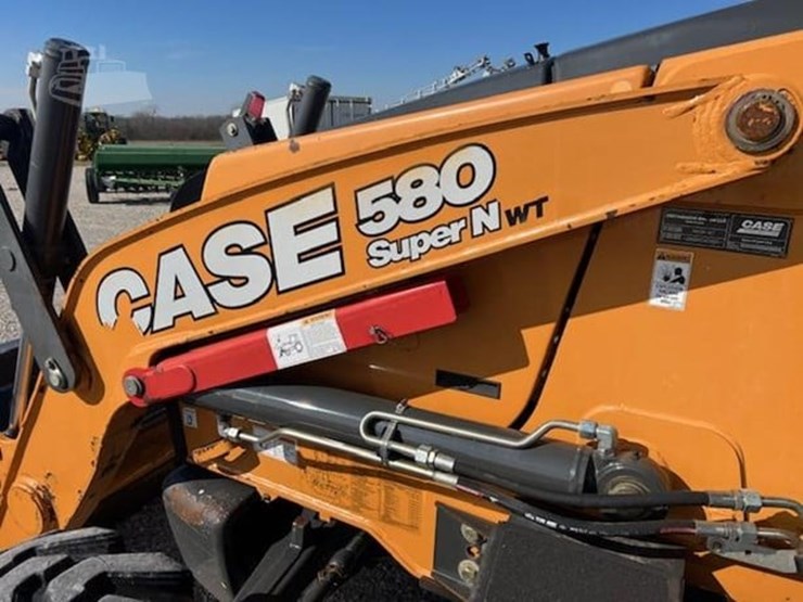 2017-case-580sn-image-34
