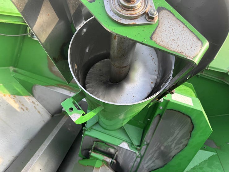 2005-john-deere-9560-sts-image-48