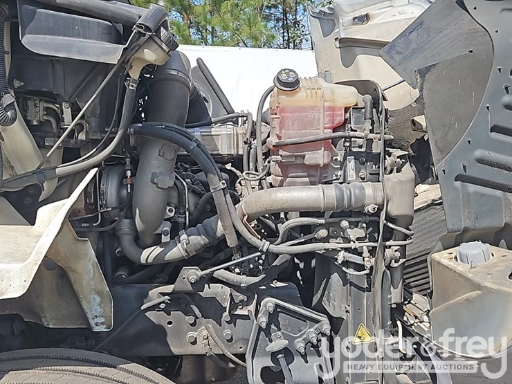 2017-international-8600-image-32