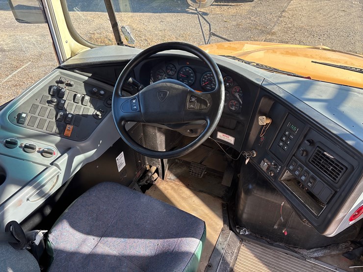 #24383-•-2009-international-bus-image-5