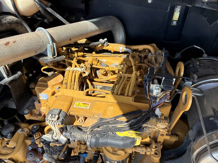 2015-caterpillar-tl943c-image-56