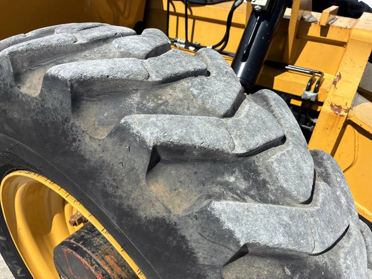 2015-caterpillar-tl943c-image-37