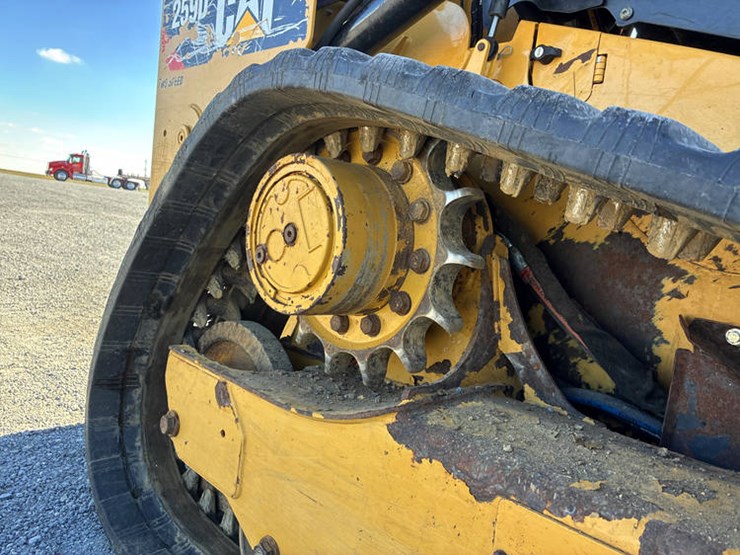 2018-caterpillar-259d-image-18