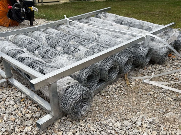 (10)-rolls-4’x100’-heavy-duty-field-fence-image-3