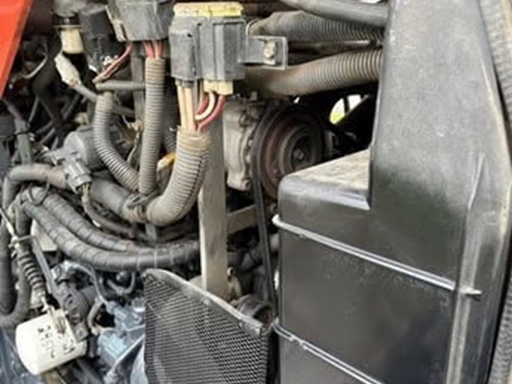 2012-kubota-m108s-image-9