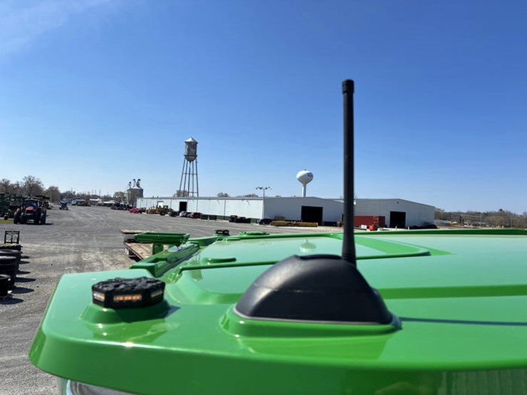 2023-john-deere-8r-370-image-71