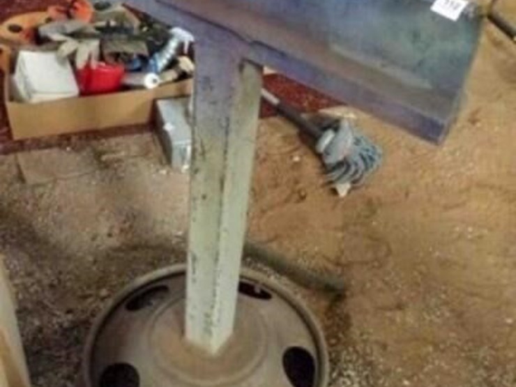 metal-stand---40"-tall-image-2