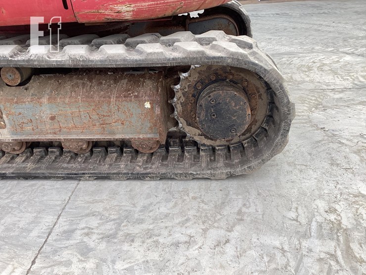 2013-takeuchi-tb180fr-image-12