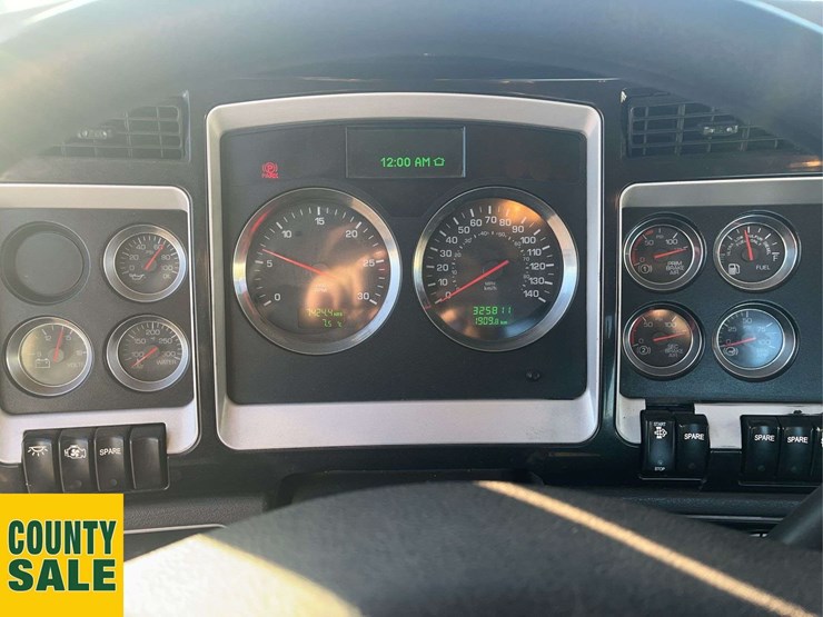 2016-kenworth-t800-image-12