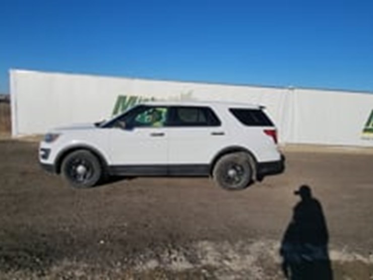 2017-ford-explorer-image-5