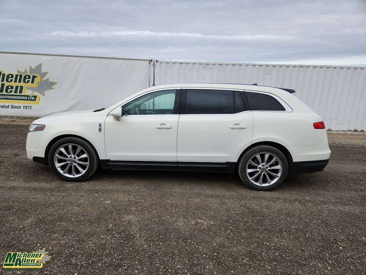 2012-lincoln-mkt-image-24