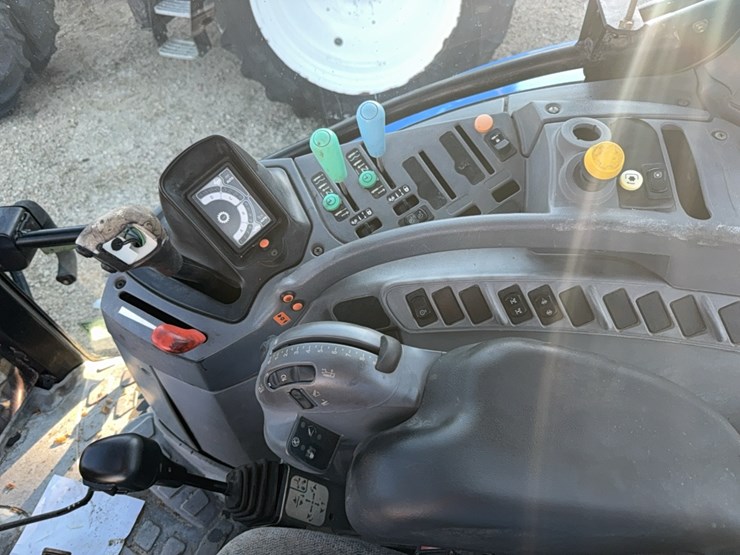 new-holland-t6070-image-72