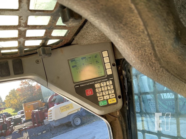 2005-bobcat-t300-image-17