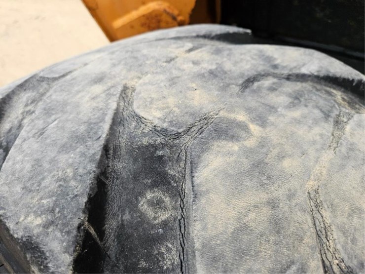 #3068-•-case-sr280-skid-loader-image-33