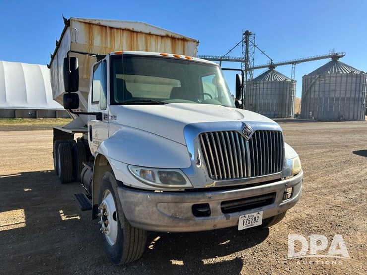 2005-ihc-4400-dry-tender-truck-(cp1274,-unit-ag706)-image-14