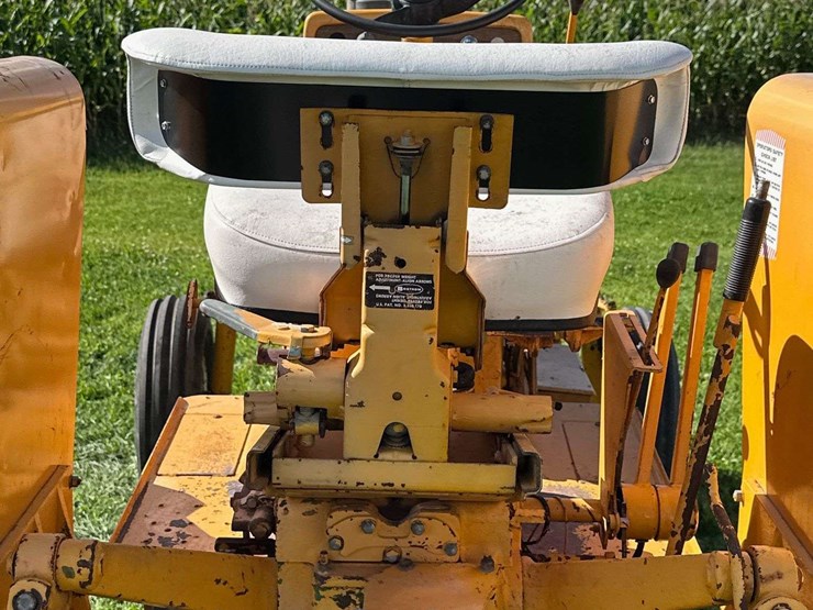 minneapolis-moline-g550-image-33