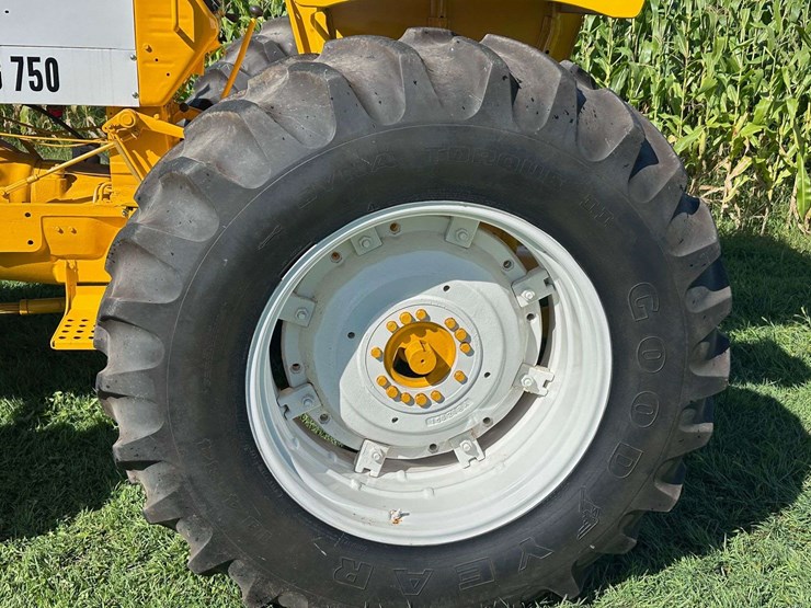 minneapolis-moline-g750-image-25