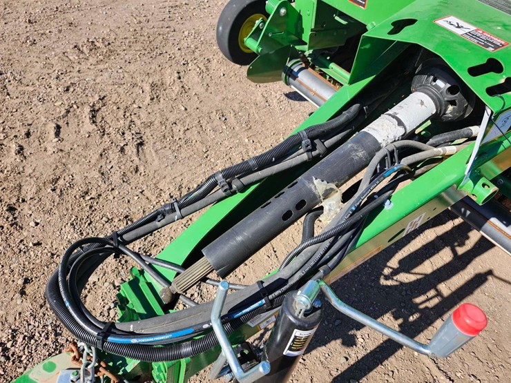 2023-john-deere-560m-image-28