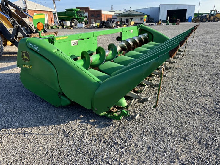 2013-john-deere-608c-image-1