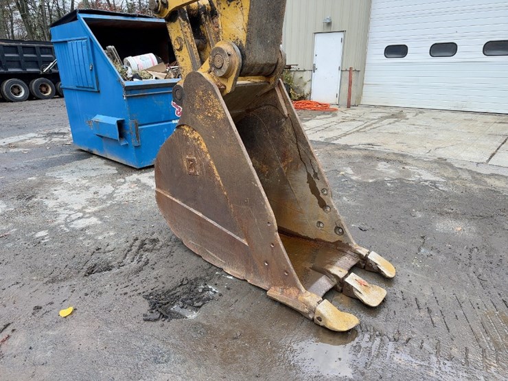 2004-caterpillar-330cl-hydraulic-excavator-image-12