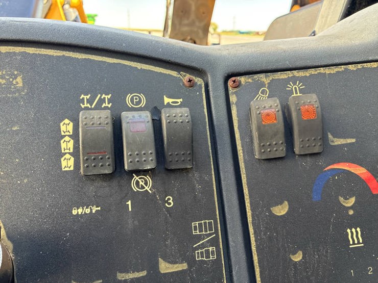 2015-caterpillar-tl943c-image-64