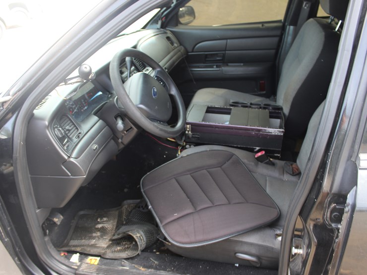 #21598-•-2009-ford-crown-victoria-sedan-image-7