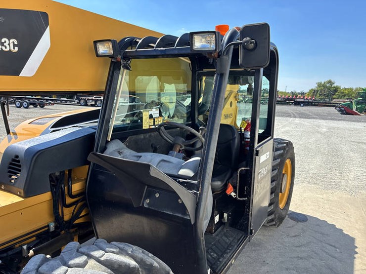 2015-caterpillar-tl943c-image-22