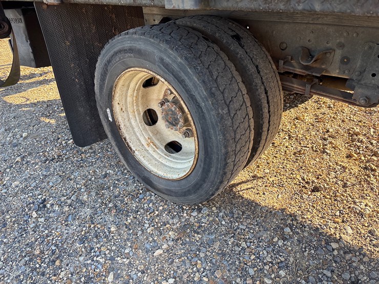 #24417-•-2007-isuza-nqr-flatbed-truck-image-8