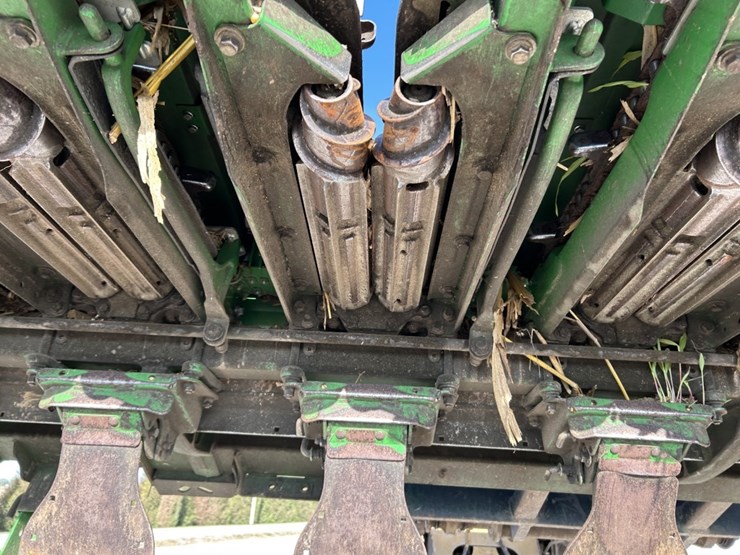 2021-john-deere-c18f-image-54