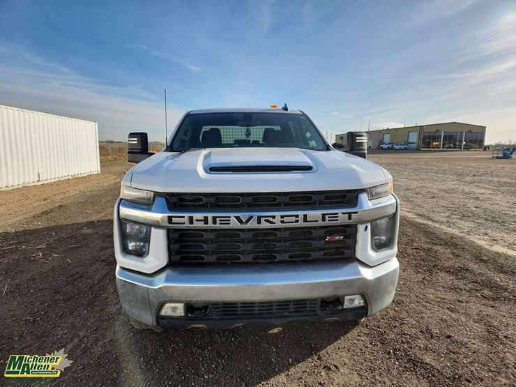 2022-chevrolet-silverado-3500hd-image-21
