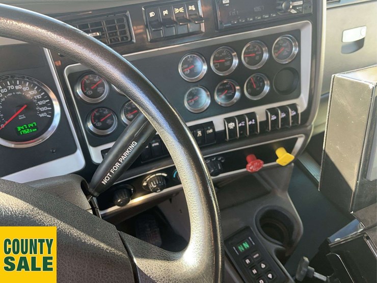 2016-kenworth-t800-image-14