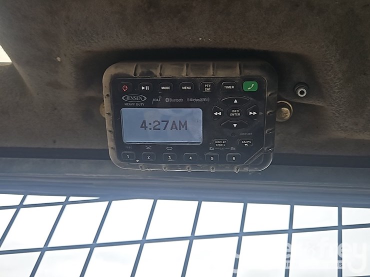 2020-new-holland-c345-image-37