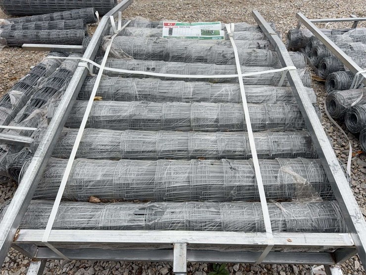 (10)-rolls-4’x100’-heavy-duty-field-fence-image-2