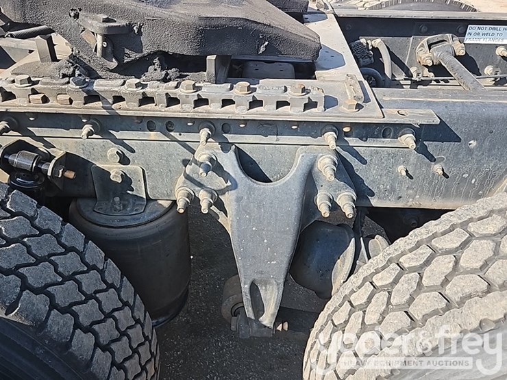 2017-international-8600-image-21