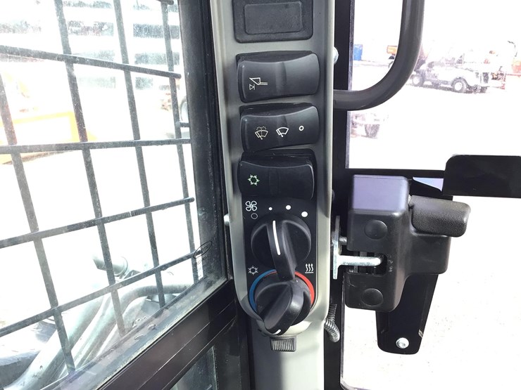 2023-new-holland-c345-image-18