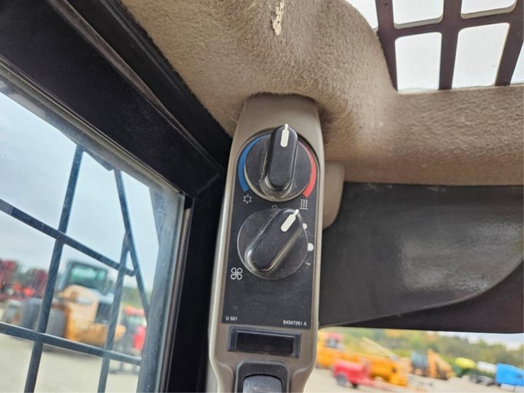 #3068-•-case-sr280-skid-loader-image-26