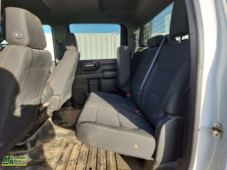 2022-chevrolet-silverado-3500hd-image-18